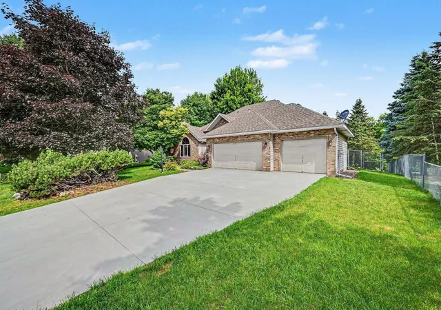 Homes for sale in Woodbury, MN | 2522 Windsor Ln, Woodbury, MN 55125 | MLS# 7094095