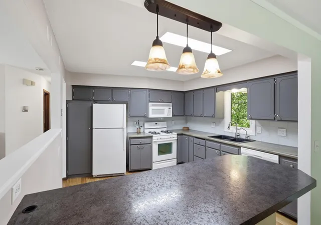 2nd image of 3501 77th Ave N, Brooklyn Park, MN 55443 | MLS# 7094184