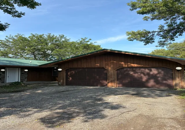 Homes for sale in Montevideo, MN | 4075 County Road 15 Sw, Montevideo, MN 56265 | MLS# 7094185