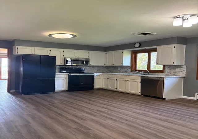 Homes for sale in Montevideo, MN | 4075 County Road 15 Sw, Montevideo, MN 56265 | MLS# 7094185