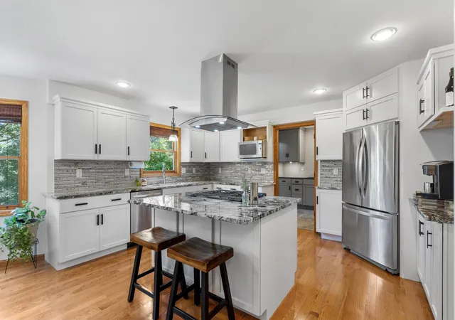 Homes for sale in Eden Prairie, MN | 9882 Purgatory Rd, Eden Prairie, MN 55347 | MLS# 7094218