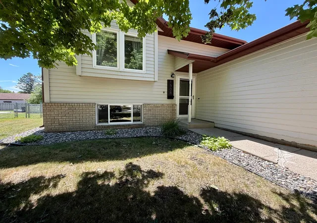 2nd image of 1508 36th Ave S, Fargo, ND 58104 | MLS# 7094249