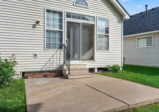 Photo 2 of Sale Pending at 442 Meadowood Ln, Burnsville, MN 55337 | MLS# 7094293 | Listing updated on 2026-10-16
