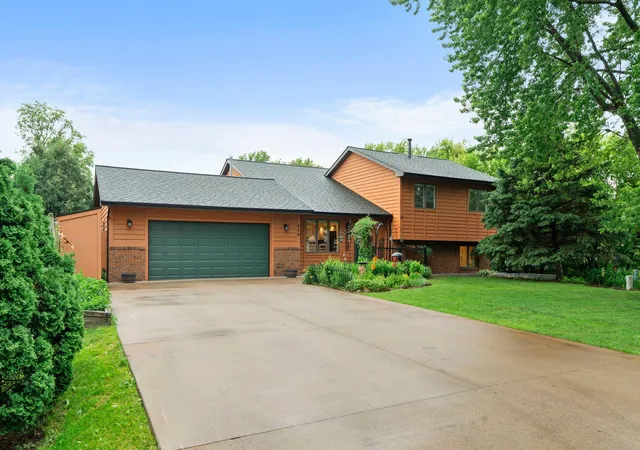 Homes for sale in Vadnais Heights, MN | 456 Vadnais Rd, Vadnais Heights, MN 55127 | MLS# 7094308