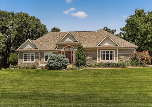 1st image of 570 River Park Rd Se, Oronoco, MN 55960 | MLS# 7094311