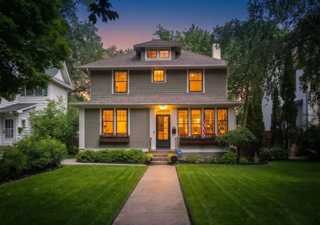1st image of 2129 Carroll Ave, Saint Paul, MN 55104 | MLS# 7094319