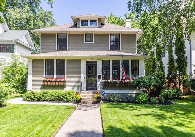 2nd image of 2129 Carroll Ave, Saint Paul, MN 55104 | MLS# 7094319