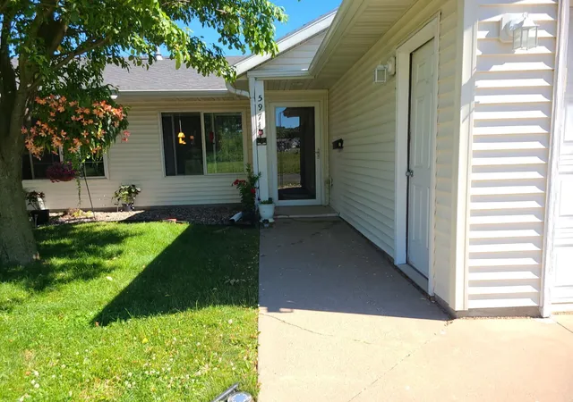 Homes for sale in Zumbrota, MN | 597 19th St, Zumbrota, MN 55992 | MLS# 7094322