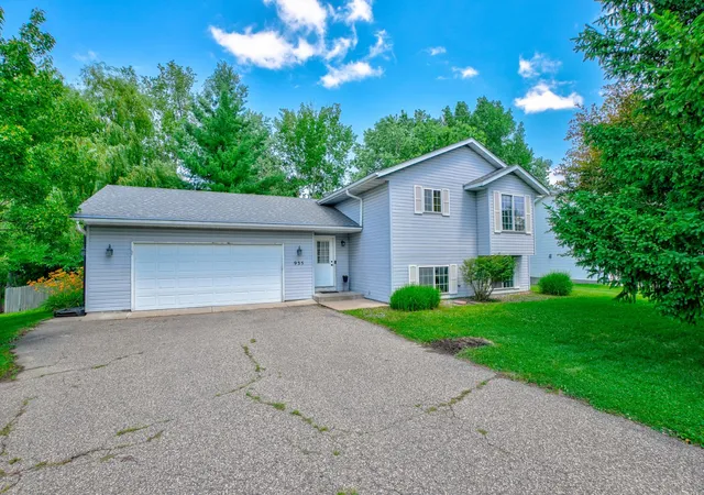 Homes for sale in Forest Lake, MN | 935 2nd Ave Sw, Forest Lake, MN 55025 | MLS# 7094325