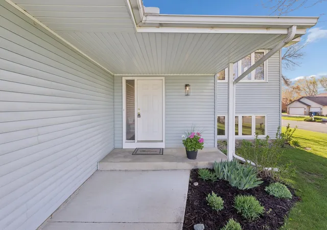 3rd image of 1193 Shawmut St S, Shakopee, MN 55379 | MLS# 7094327