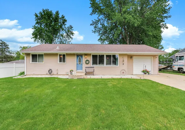 Homes for sale in Hastings, MN | 1815 Walnut St, Hastings, MN 55033 | MLS# 7094344