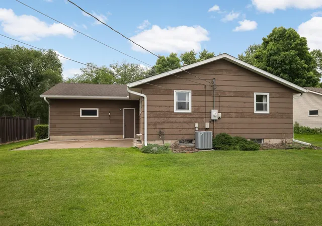 Homes for sale in Hastings, MN | 1119 Park Ln, Hastings, MN 55033 | MLS# 7094365