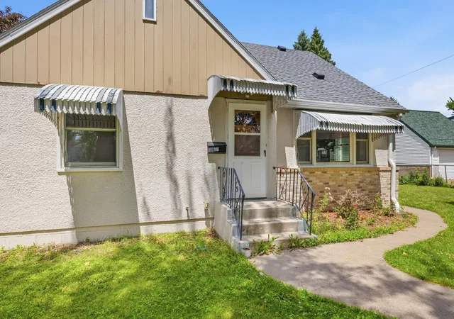 Photo 3 of Single family home for sale at 1951 Fremont Ave E, Saint Paul, MN 55119 | MLS# 7094370 | Listing updated on 2026-08-27