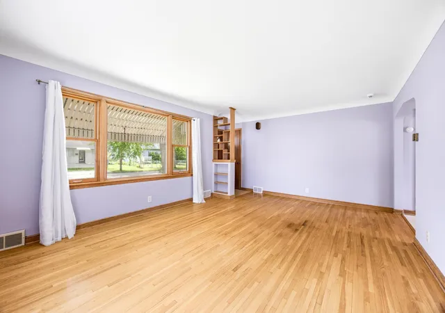 Photo 3 of Single family home for sale at 1951 Fremont Ave E, Saint Paul, MN 55119 | MLS# 7094370 | Listing updated on 2026-08-27