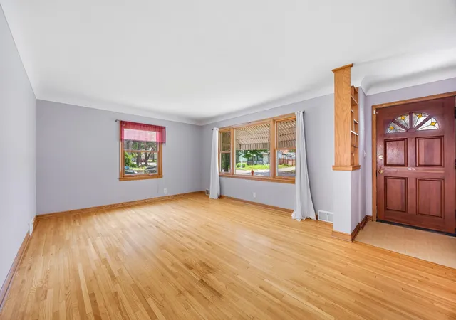 Photo 4 of Single family home for sale at 1951 Fremont Ave E, Saint Paul, MN 55119 | MLS# 7094370 | Listing updated on 2026-08-27