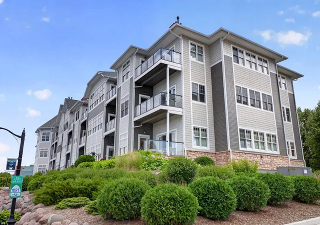 Listing Photo 2 - Condo for sale in building located at 225 Lawrence Blvd W, Wabasha, MN 55981 - Unit #301