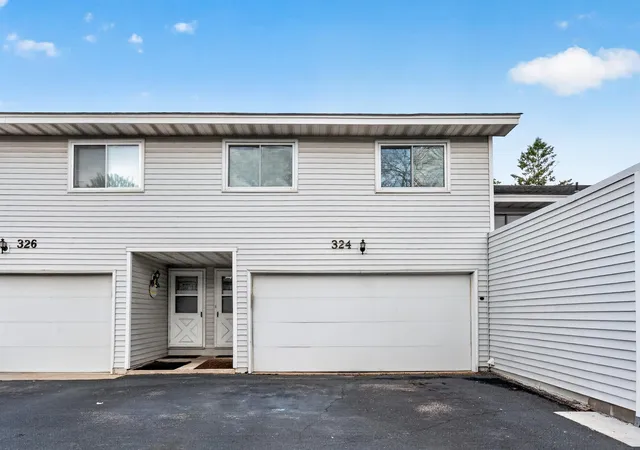 1st image of 324 Shawnee Trl, Shakopee, MN 55379 | MLS# 7094418