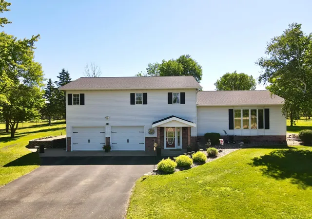 Photo 2 of Single family home for sale at 33434 Country Loop, Wadena, MN 56482 | MLS# 7094470 | Listing updated on 2026-09-02