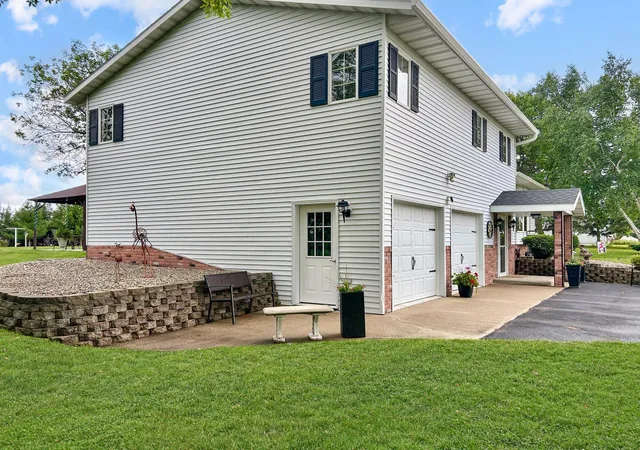 Photo 3 of Single family home for sale at 33434 Country Loop, Wadena, MN 56482 | MLS# 7094470 | Listing updated on 2026-09-02