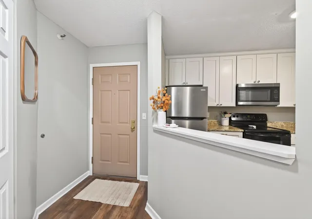 Photo 3 of Sale Pending at 7606 York Ave S #7107, Minneapolis, MN 55435 | MLS# 7094493 | Listing updated on 2026-09-19