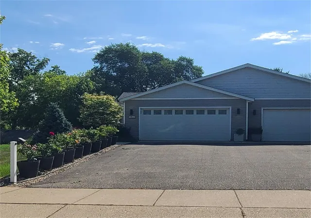 Homes for sale in Northfield, MN | 1011 Poplar St, Northfield, MN 55057 | MLS# 7094527
