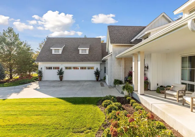 Photo 3 of Single family home for sale at 9810 Sky Ln, Eden Prairie, MN 55347 | MLS# 7094555 | Listing updated on 2026-06-24