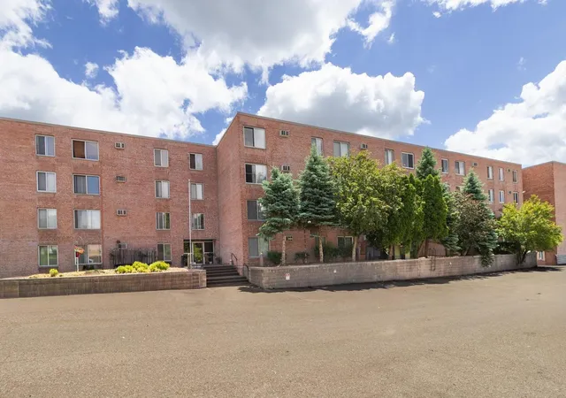 Homes for sale in Oakdale, MN | 329 Geneva Ave N #315, Oakdale, MN 55128 | MLS# 7094661