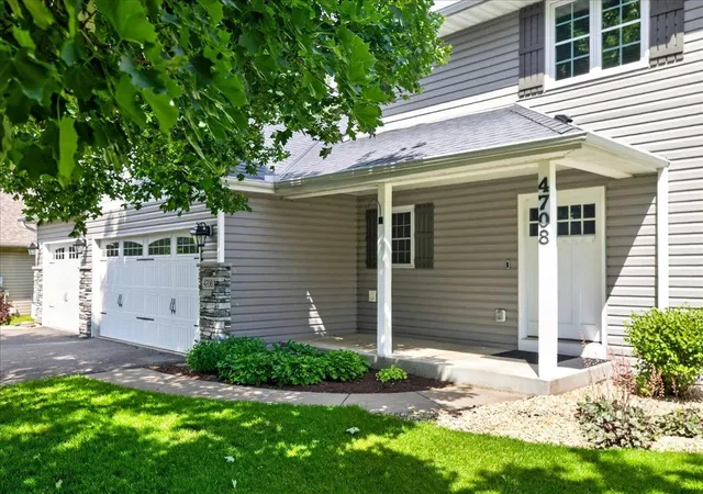 Photo 3 of Single family home for sale at 4708 Weston Hills Dr, Saint Paul, MN 55123 | MLS# 7094688 | Listing updated on 2026-09-19
