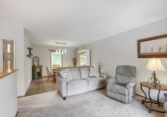 Homes for sale in Mahtomedi, MN | 280 Glenmar Ave, Mahtomedi, MN 55115 | MLS# 7094721