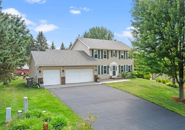 2nd image of 1801 Valley Ridge Trl S, Chanhassen, MN 55317 | MLS# 7094762