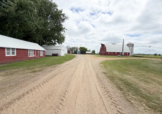 4th image of 15236 King Ave, Wilmont, MN 56185 | MLS# 7094765