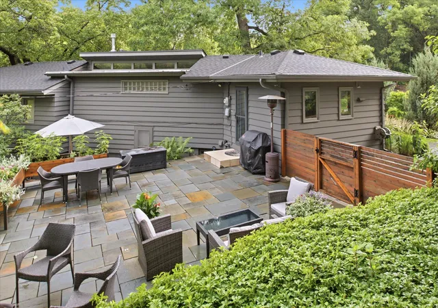 2nd image of 301 Ardmore Dr, Golden Valley, MN 55422 | MLS# 7094793