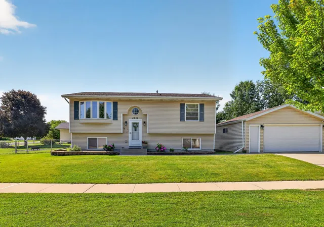 2nd image of 4838 11th Ct Nw, Rochester, MN 55901 | MLS# 7094875