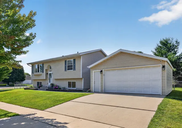3rd image of 4838 11Th Ct Nw, Rochester, MN 55901 | MLS# 7094875