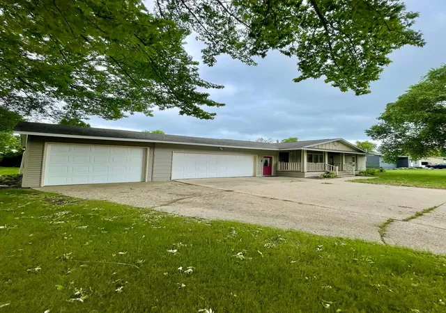 Photo 1 of Single family home for sale at 1006 10th Street Sw, Wadena, MN 56482 | MLS# 7094885 | Listing updated on 2026-09-25