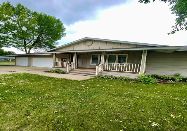 Photo 2 of Single family home for sale at 1006 10th Street Sw, Wadena, MN 56482 | MLS# 7094885 | Listing updated on 2026-09-25