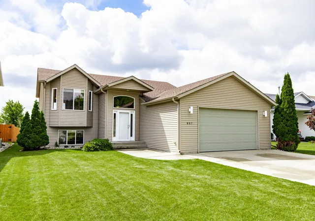 Homes for sale in West Fargo, ND | 807 16th Ave W, West Fargo, ND 58078 | MLS# 7094886