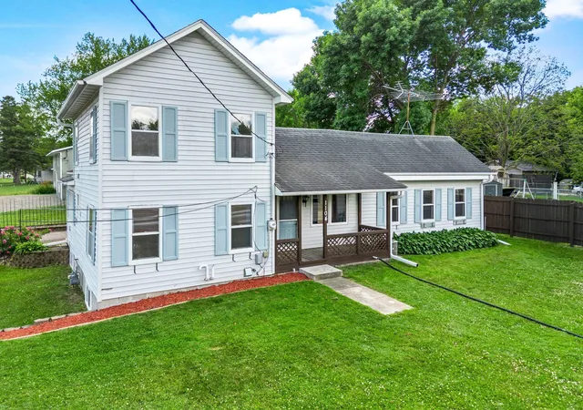 Homes for sale in Howard Lake, MN | 1104 4th St, Howard Lake, MN 55349 | MLS# 7094888