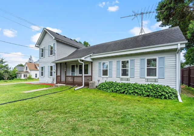 Homes for sale in Howard Lake, MN | 1104 4Th St, Howard Lake, MN 55349 | MLS# 7094888
