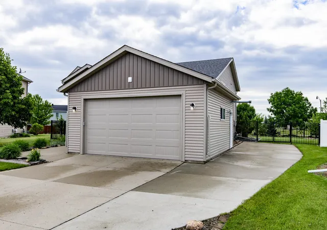 Homes for sale in West Fargo, ND | 1237 Diversion Dr, West Fargo, ND 58078 | MLS# 7094893