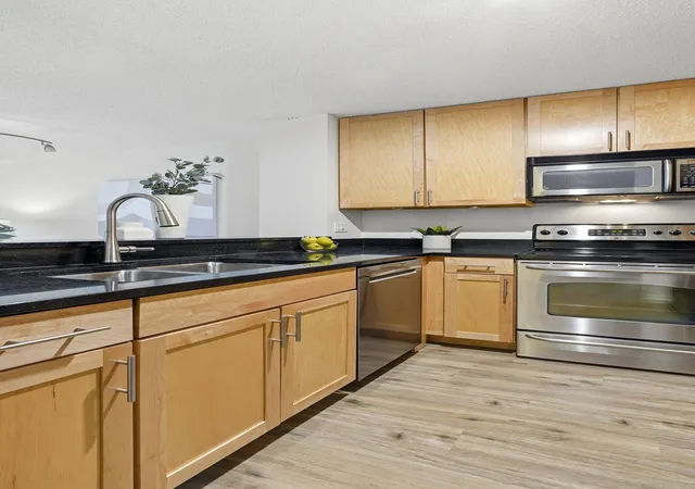 Photo 3 of Condo for sale at 401 S 1st Street #321, Minneapolis, MN 55401 | MLS# 7094943 | Listing updated on 2026-09-04