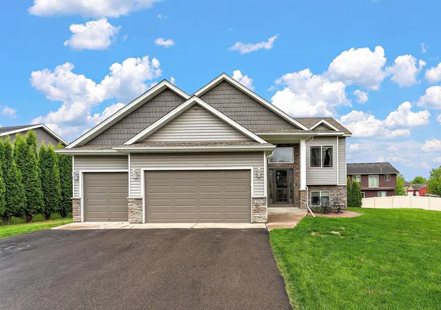 Homes for sale in Lindstrom, MN | 12012 Mayview Cvs, Lindstrom, MN 55045 | MLS# 7094951