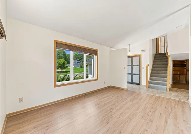 5th image of 3698 Willbrook Ct, Saint Paul, MN 55123 | MLS# 7094958