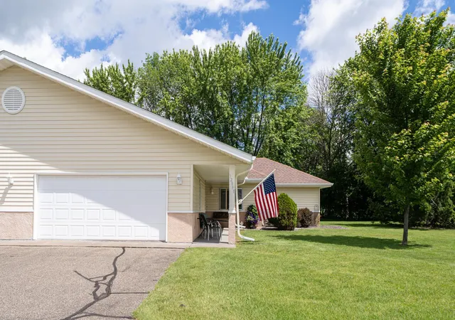 Homes for sale in Lindstrom, MN | 12998 Evergreen Dr, Lindstrom, MN 55045 | MLS# 7094962