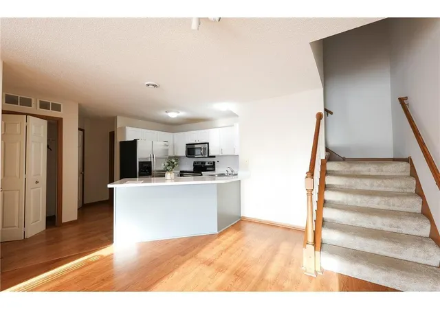 Photo 3 of Single family home for sale at 1727 Riverwood Dr #62, Burnsville, MN 55337 | MLS# 7094981 | Listing updated on 2026-08-27