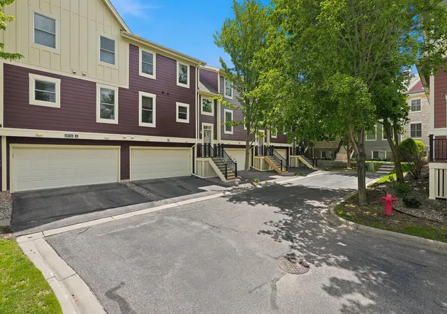 Homes for sale in Woodbury, MN | 10736 Falling Water Ln #B, Woodbury, MN 55129 | MLS# 7095011