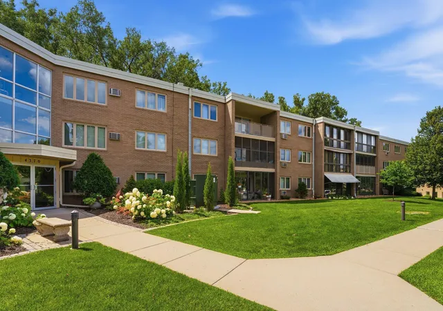 Homes for sale in Edina, MN | 4370 Brookside Court, Edina, MN 55436 | Houzeo