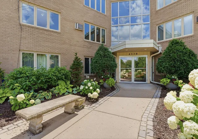 Homes for sale in Edina, MN | 4370 Brookside Ct #302, Edina, MN 55436 | MLS# 7095022