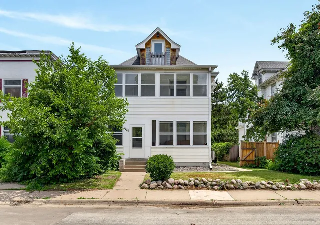 Homes for sale in Minneapolis, MN | 1539 Washington St Ne, Minneapolis, MN 55413 | MLS# 7095025