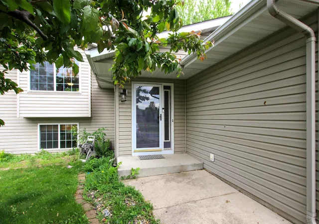 Homes for sale in Hutchinson, MN | 913 Carolina Pkwy Nw, Hutchinson, MN 55350 | MLS# 7095026